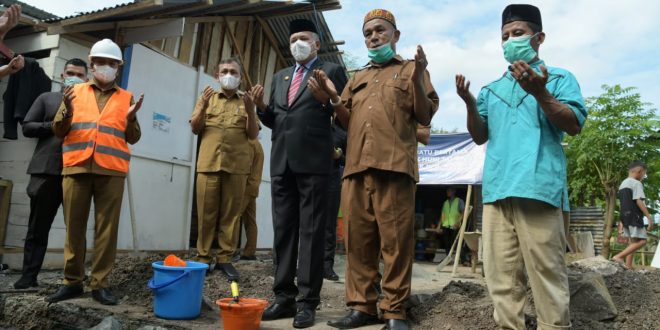 Gubernur Nova Letakkan Batu Pertama Pembangunan Rumah Duafa 2022 Gubernur Nova Letakkan Batu Pertama Pembangunan Rumah Duafa 2022