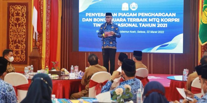 Pemerintah Aceh Serahkan Bonus Bagi Juara Terbaik MTQ Korpri Pemerintah Aceh Serahkan Bonus Bagi Juara Terbaik MTQ Korpri