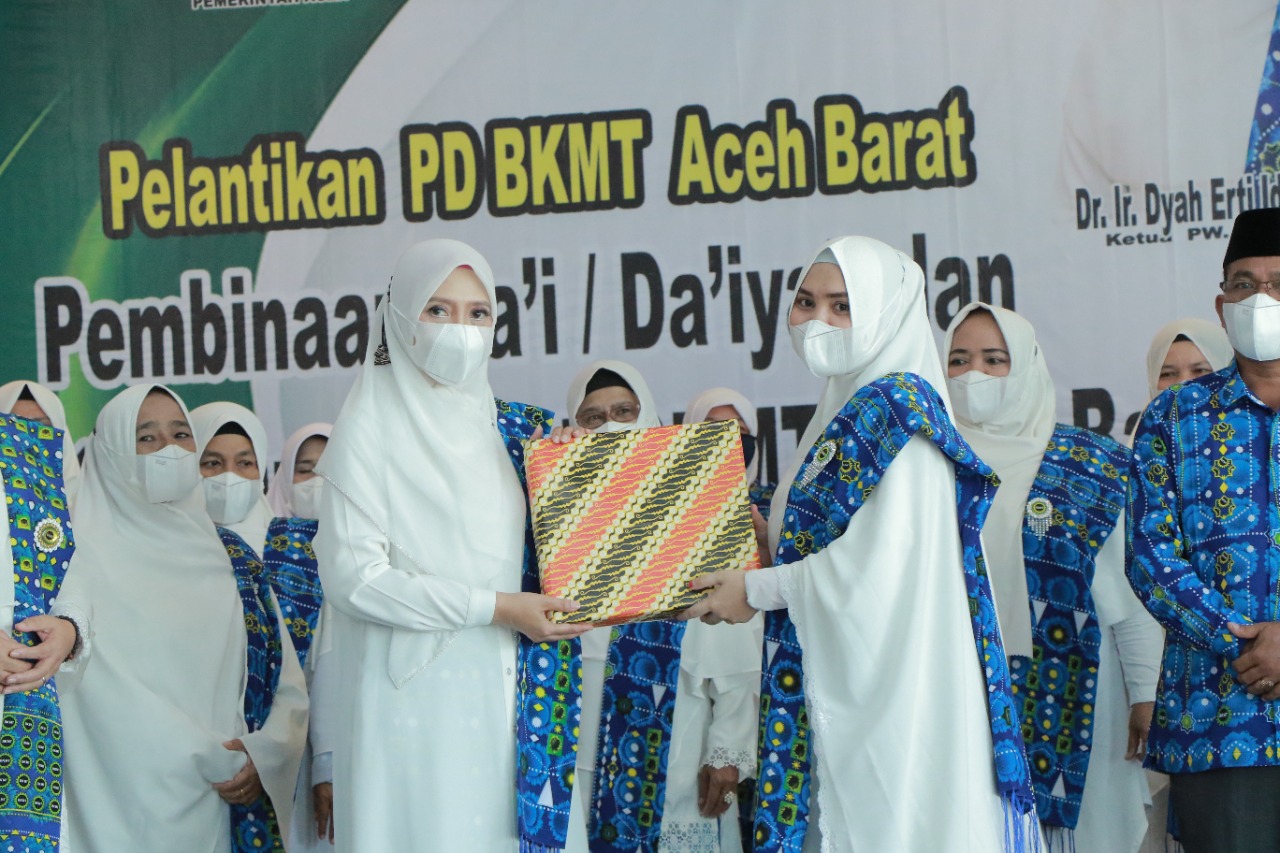 Lantik Evi Juwinda Jadi Ketua BKMT Aceh Barat, Ini Pesan Dyah !