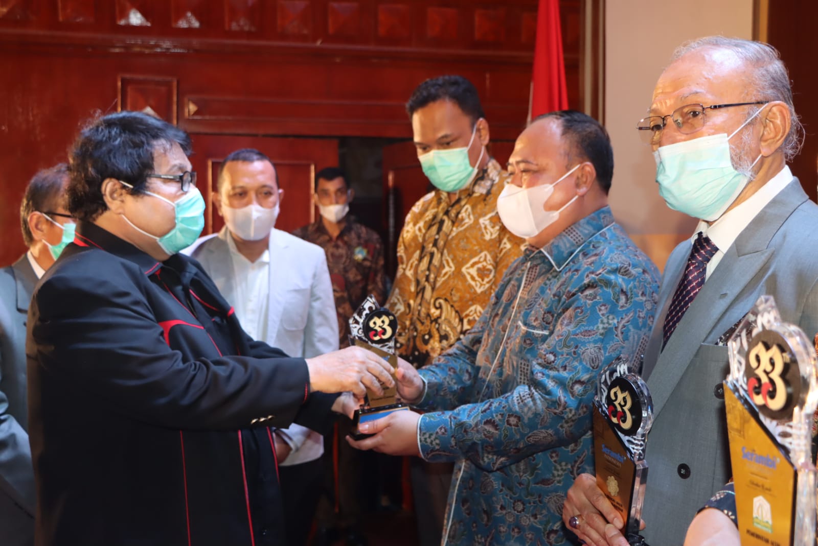 Aktif Galakkan Vaksinasi, Kapolda Aceh Terima Penghargaan dari Serambi Indonesia