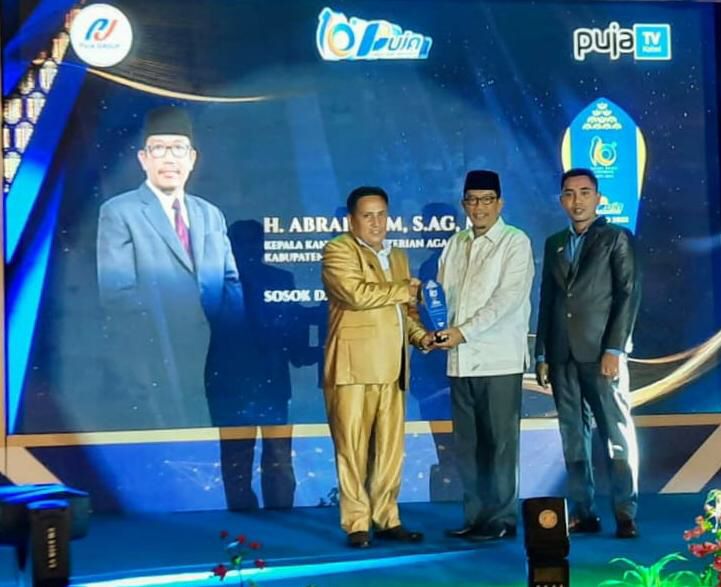 Abrar Zym Terima Anugerah Puja TV Awards “Sosok Da’i Inovatif dan Inspiratif” Abrar Zym Terima Anugerah Puja TV Awards “Sosok Da’i Inovatif dan Inspiratif”