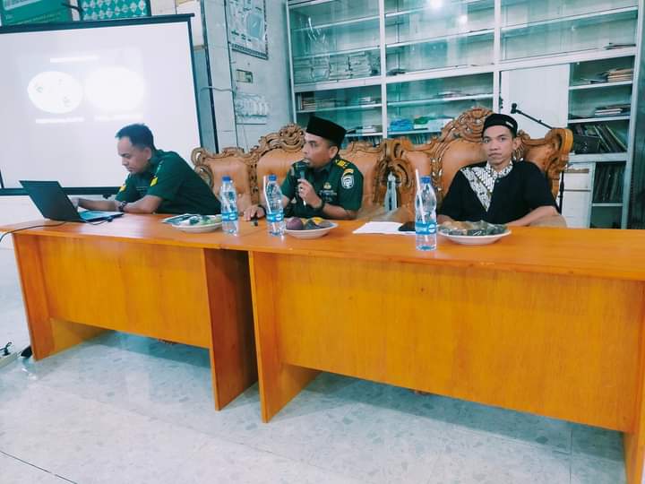 Pasi Ops Kodim 0103/AUT Beri Motivasi Bela Negara Pada Santri di Pesantren Al Madinatuddiniah Syamsudduha Pasi Ops Kodim 0103/AUT Beri Motivasi Bela Negara Pada Santri di Pesantren Al Madinatuddiniah Syamsudduha