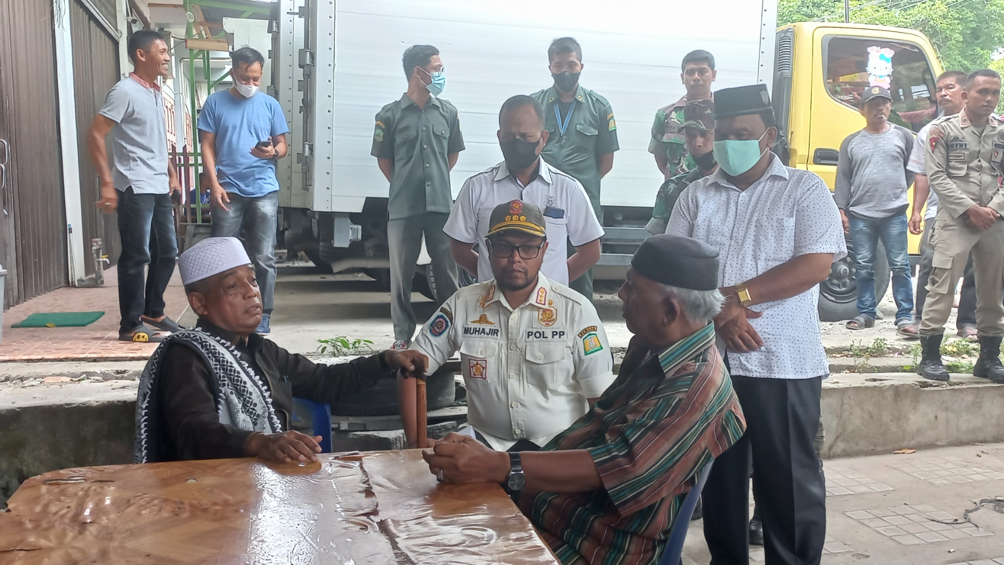 Wakil Bupati Aceh Besar Pimpin Pembongkaran Lokasi Prostitusi Wakil Bupati Aceh Besar Pimpin Pembongkaran Lokasi Prostitusi