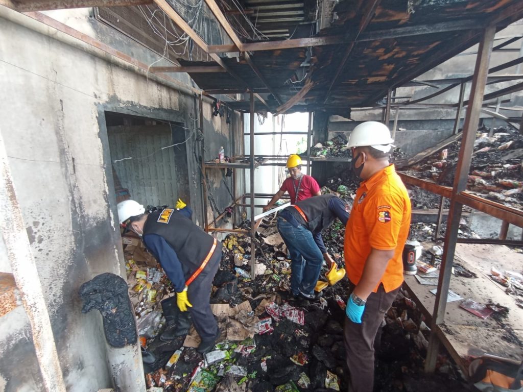 Tim Labfor Polri Mulai Olah TKP Kebakaran Suzuya Mall Banda Aceh