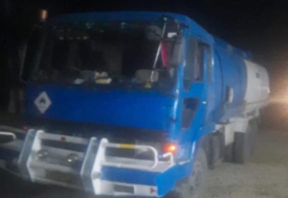 Polres Aceh Jaya Tangkap Truk Tangki Bermuatan 24 Ribu Liter Solar Ilegal Polres Aceh Jaya Tangkap Truk Tangki Bermuatan 24 Ribu Liter Solar Ilegal