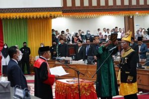 Pejabat Kanwil Kemenag Aceh Jadi Rohaniawan Pelantikan Ketua DPRA