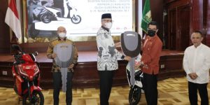 Gubernur Aceh Serahkan Motor Listrik untuk 23 Kabupaten Kota Gubernur Aceh Serahkan Motor Listrik untuk 23 Kabupaten Kota