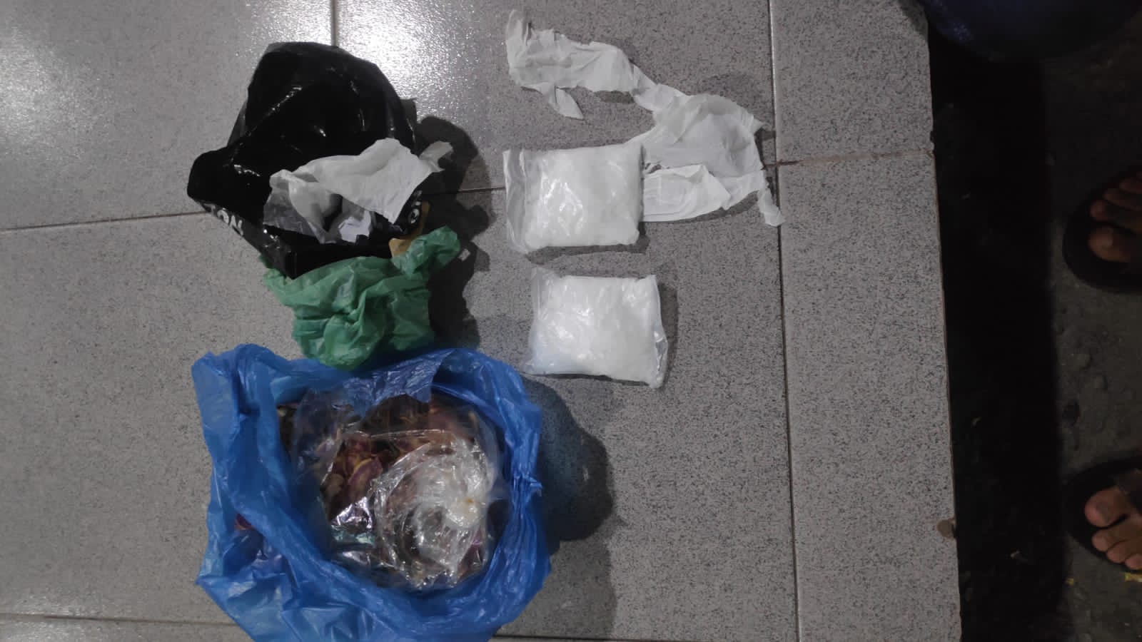 Polisi Tangkap Dua Pengedar Sabu di Pidie Polisi Tangkap Dua Pengedar Sabu di Pidie