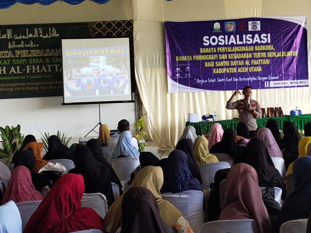 Polsek Tanah Luas Sosialisasi Bahaya Narkoba di Dayah Al Fhattani