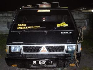 Nekat, Pencuri Ini Derek Mobil Curiannya Pakai Mopen Avanza