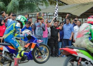 Buka Kejurda Balap Motor IMI, Bakri Siddiq Kibarkan Bendera Start