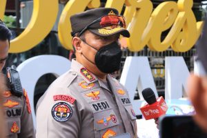 Polisi Evakuasi Anak Lima Tahun Usai Tertimbun Tiga Hari di Reruntuhan Gempa Cianjur