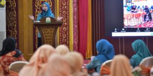 Di Rumah, Pengasuhan Ayah dan Ibu Harus Seimbang