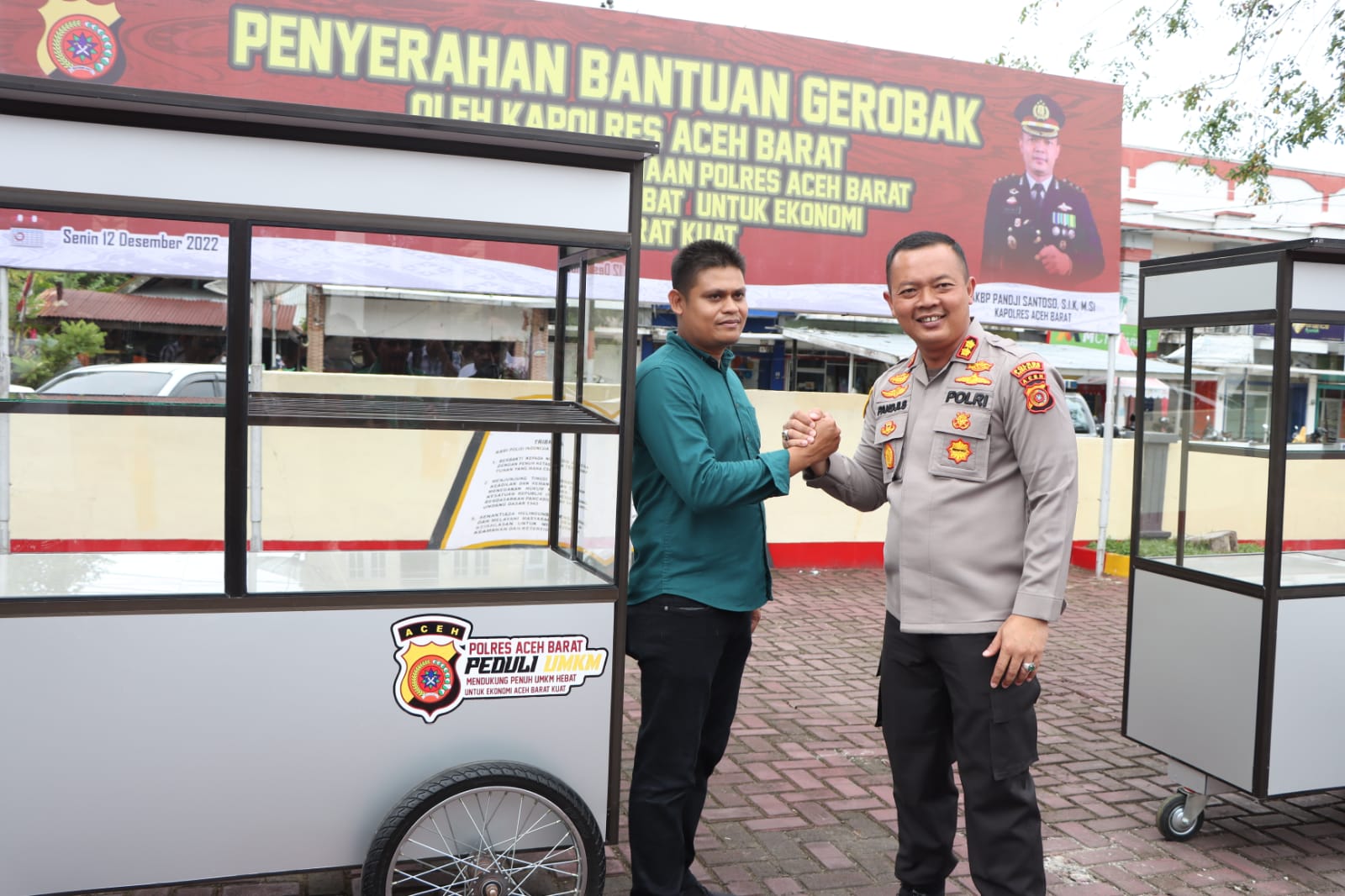 Keren, Pelaku UMKM di Aceh Barat Dapat Bantuan Gerobak dari Kapolres