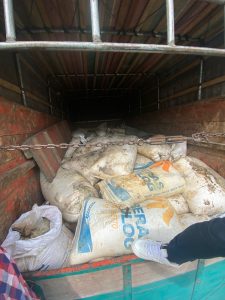 Polisi Tahan Supir dan Truk Pengangkut Getah Pinus