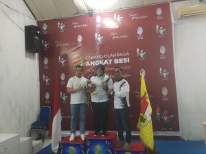 Atlet Angkat Besi Aceh Barat Cut Via Safirta Raih Medali Emas