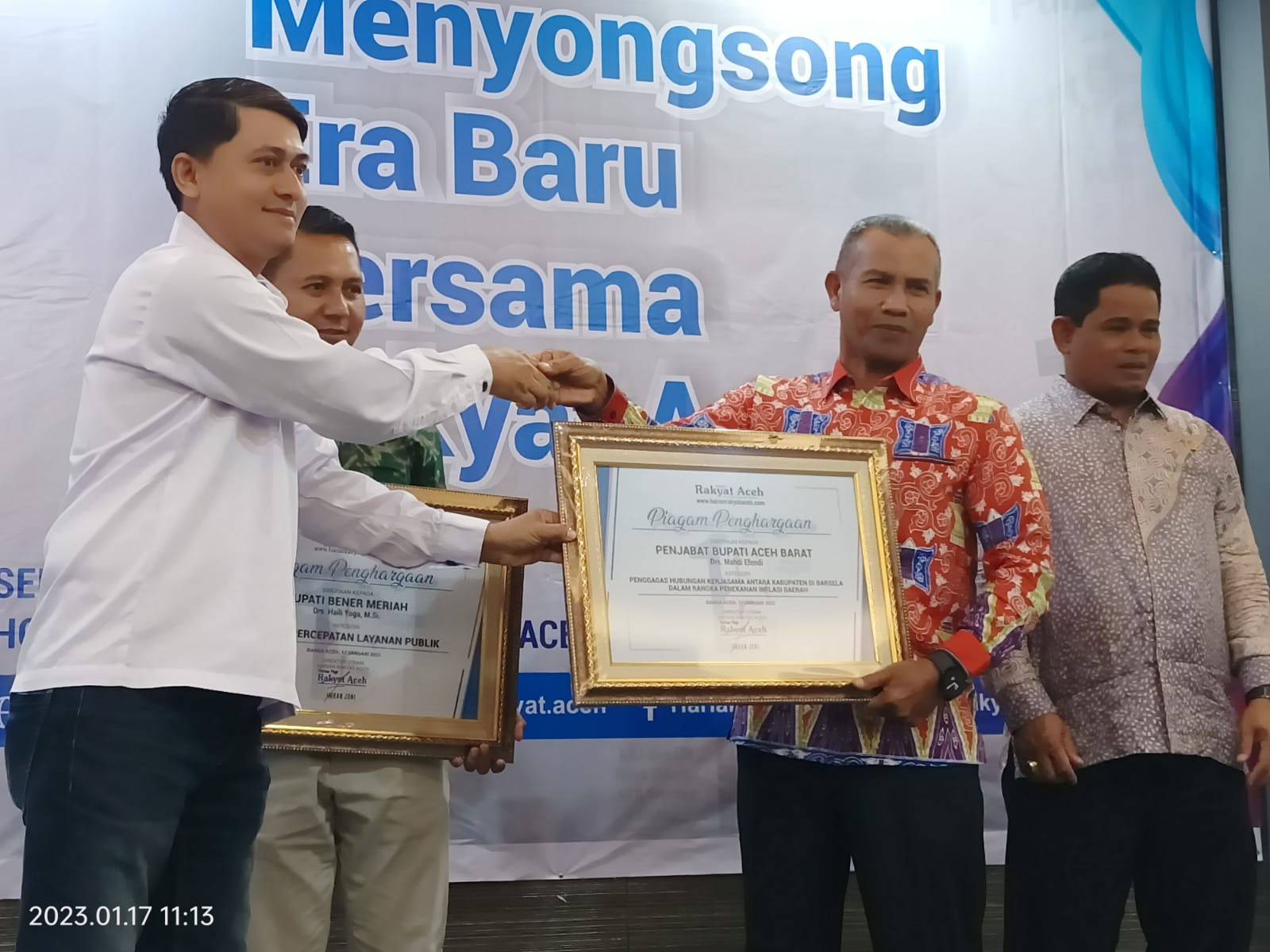 Pj Bupati Aceh Barat Raih Penghargaan TPID Terbaik Pj Bupati Aceh Barat Raih Penghargaan TPID Terbaik
