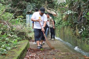 Pj Bupati Aceh Besar Pimpin Aksi Satu Jam Pungut Sampah di Gle Taron