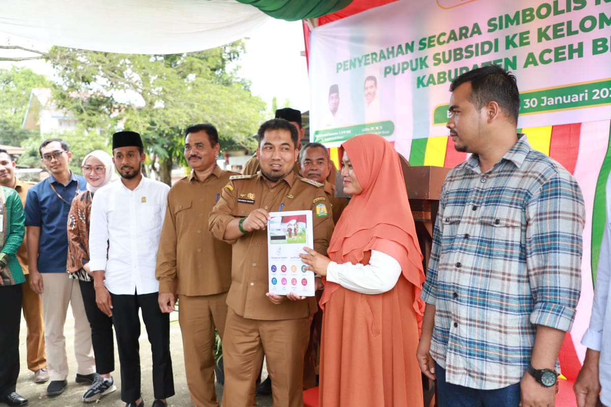 Pj Bupati Aceh Besar Luncurkan Kartu Tani Digital