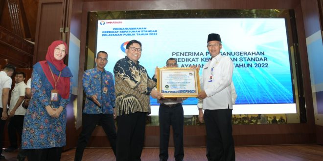 Pemerintah Aceh Terima Penghargaan Kualitas Tinggi dari Ombudsman RI Pemerintah Aceh Terima Penghargaan Kualitas Tinggi dari Ombudsman RI