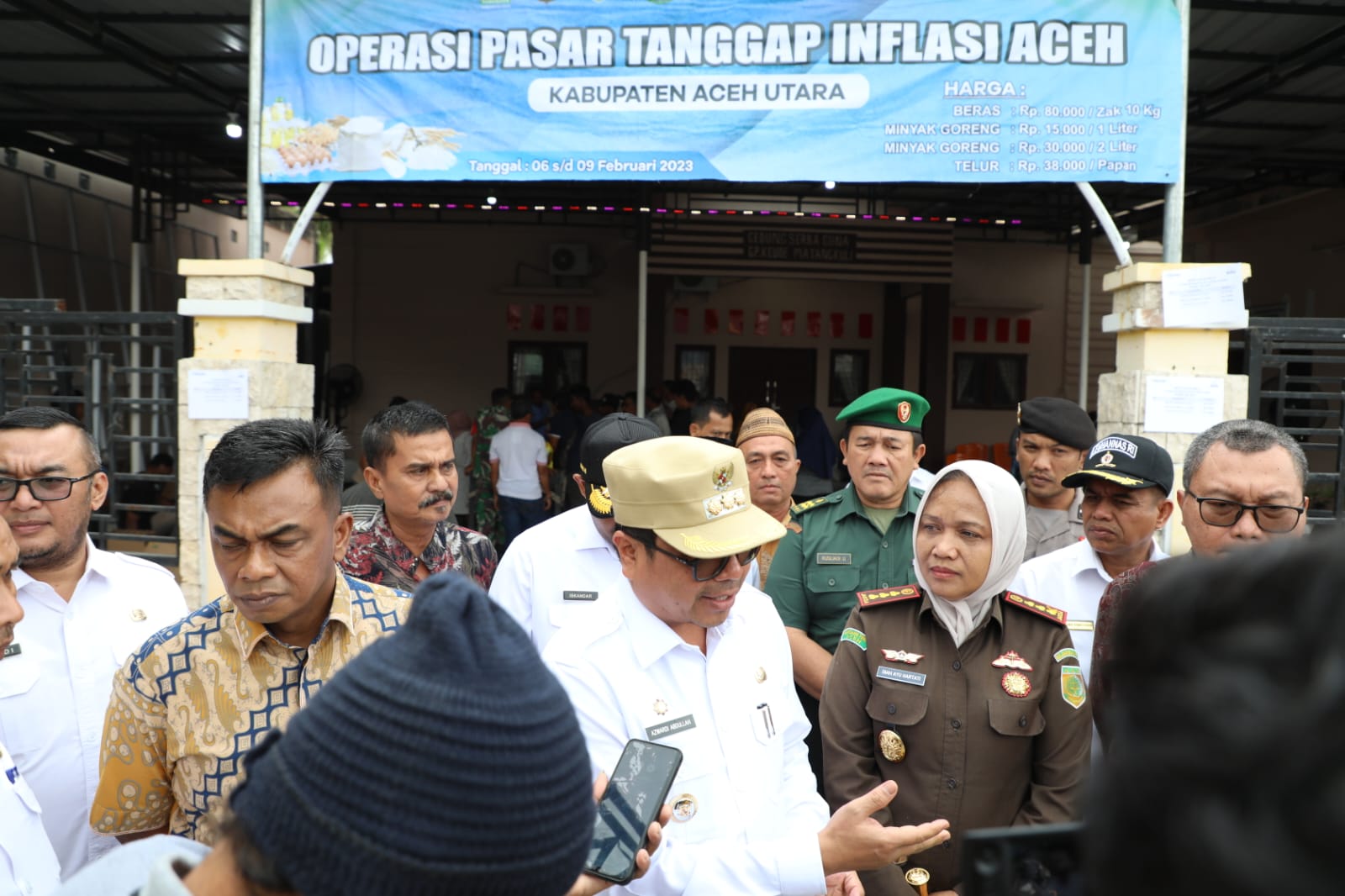 Operasi Pasar Tanggap Inflasi, Pj Bupati Aceh Utara Serahkan Sembako Murah