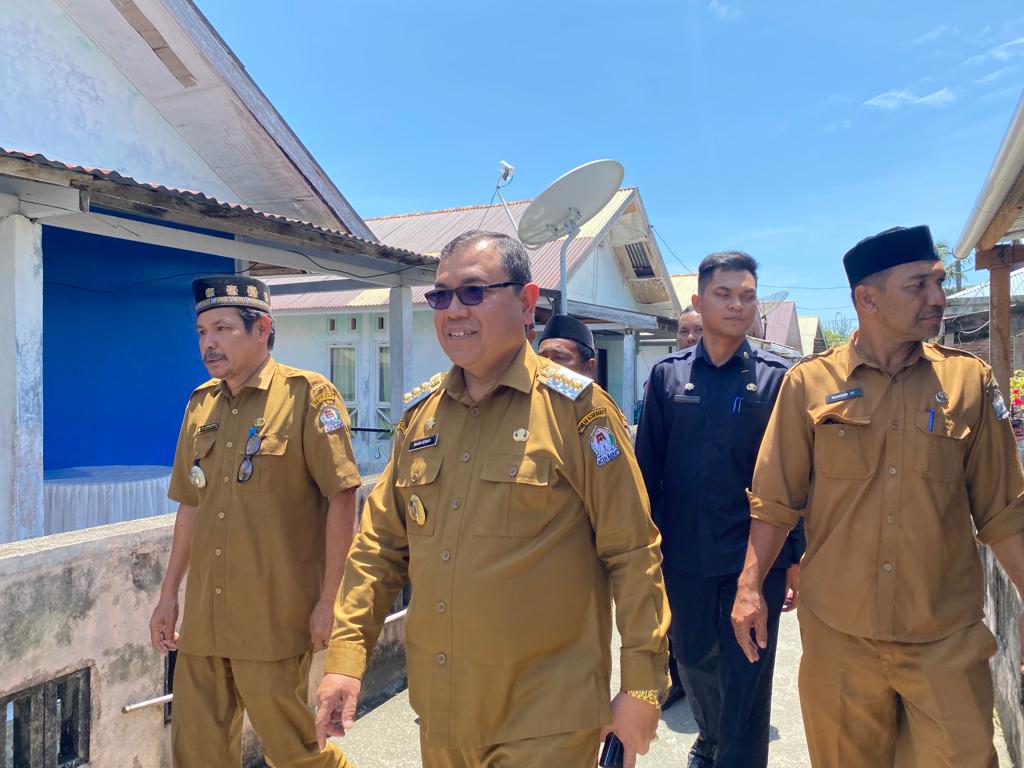 Pj Bupati Aceh Barat Tinjau Desa Binaan Kerajinan Sulaman Pj Bupati Aceh Barat Tinjau Desa Binaan Kerajinan Sulaman