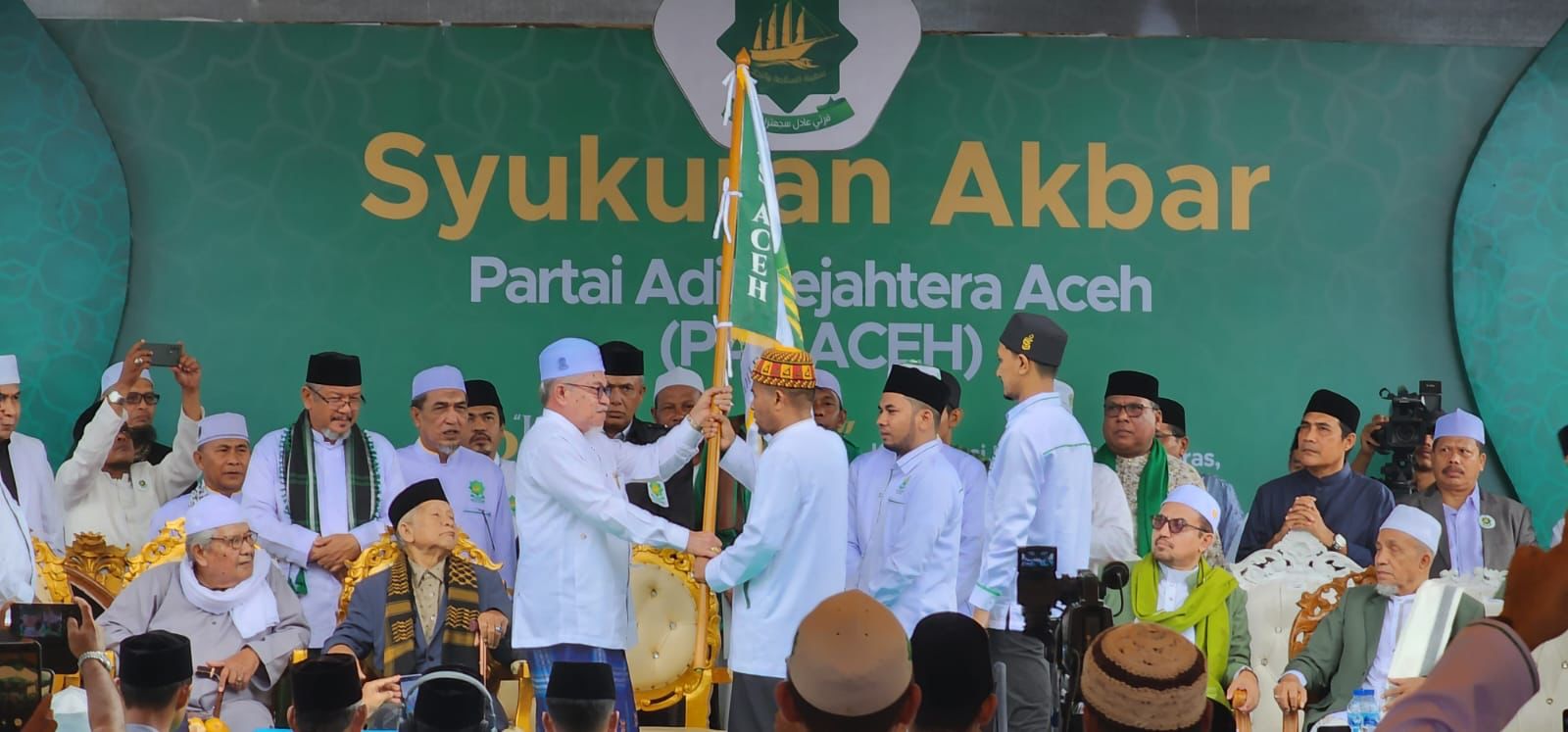 Parlok PAS Aceh Gelar Syukuran Akbar dan Sampaikan Visi Misi Parlok PAS Aceh Gelar Syukuran Akbar dan Sampaikan Visi Misi