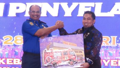 Pj Bupati Aceh Besar Terima Hibah Dua Unit Damkar