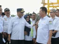 Pj Gubernur Dampingi Menhub Tinjau Pelabuhan PT PIM Untuk Operasional Produksi Pupuk NPK