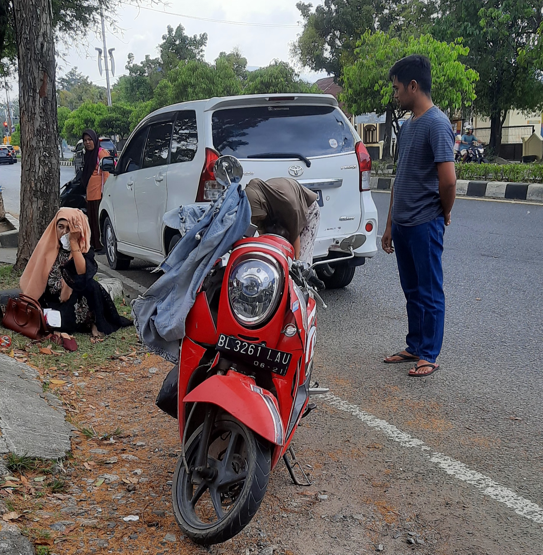 Diduga Melaju Cepat, Scoopy Tabrak Avanza di Banda Aceh