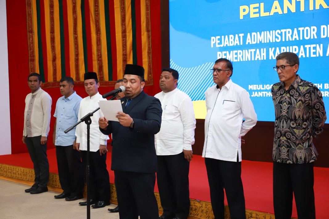 Pj Bupati Iswanto Kukuhkan Ulang Inspektur Pembantu, Lantik Camat dan Kabid