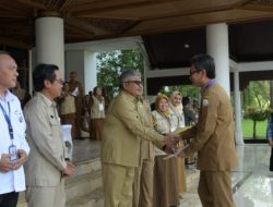 Sekda Serahkan SK Kenaikan Pangkat dan Pensiun bagi 1.146 Pegawai Pemerintah Aceh