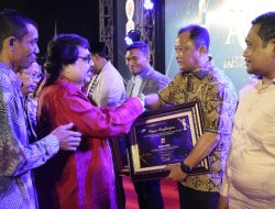Kapolda Aceh Diberi Penghargaan Serambi Demokrasi Awards