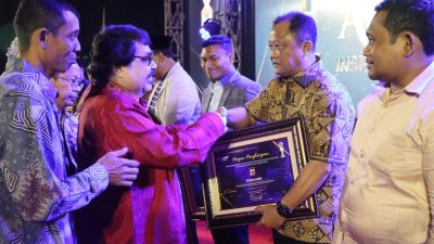 Kapolda Aceh Diberi Penghargaan Serambi Demokrasi Awards