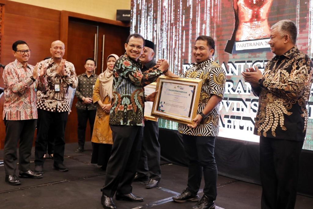 Pemkab Aceh Besar Terima Paritrana Award