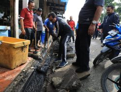 Pj Bupati Azwardi Gotong Royong Bersama Pejabat Aceh Utara di Lhoksukon