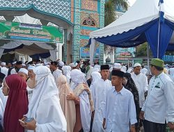Ribuan Warga Padati Subuh Berjamaah di Masjid Jamik Lhoksukon Ribuan Warga Padati Subuh Berjamaah di Masjid Jamik Lhoksukon
