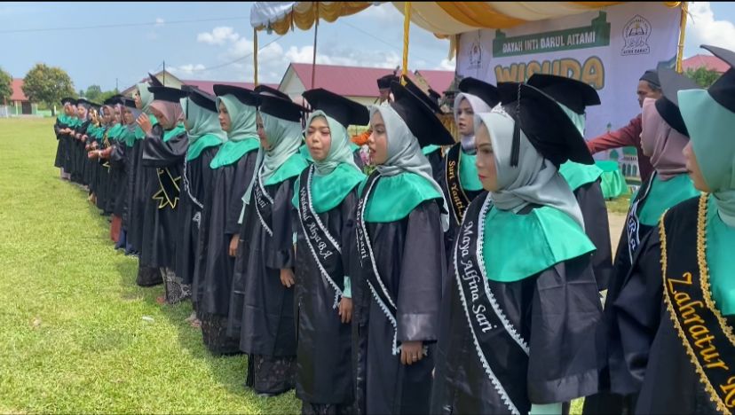 Dayah Inti Darul Aitami Meulaboh Wisuda 76 Santri
