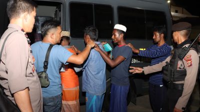 Polisi Tangkap 12 Imigran Rohingya Yang Kabur dari Ladong Aceh Besar
