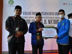 Wapres RI Serahkan Beasiswa Pendidikan Kepada Mahasiswa UIN Ar-Raniry