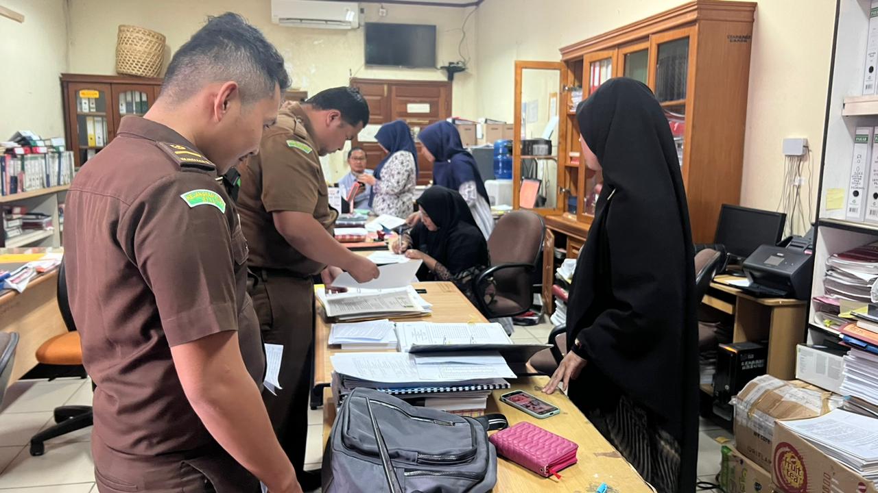 Dugaan Korupsi di RS Arun, Kejari Lhokseumawe Geledah Kantor Wali Kota