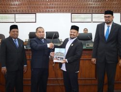 Pj Bupati Muhammad Iswanto Sampaikan LKPJ ke DPRK Aceh Besar