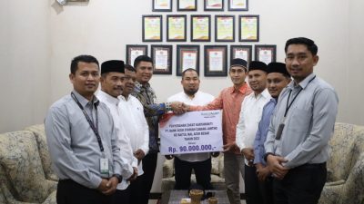 Baitul Mal Aceh Besar Terima Zakat Karyawan PT BAS Jantho Rp 90 Juta