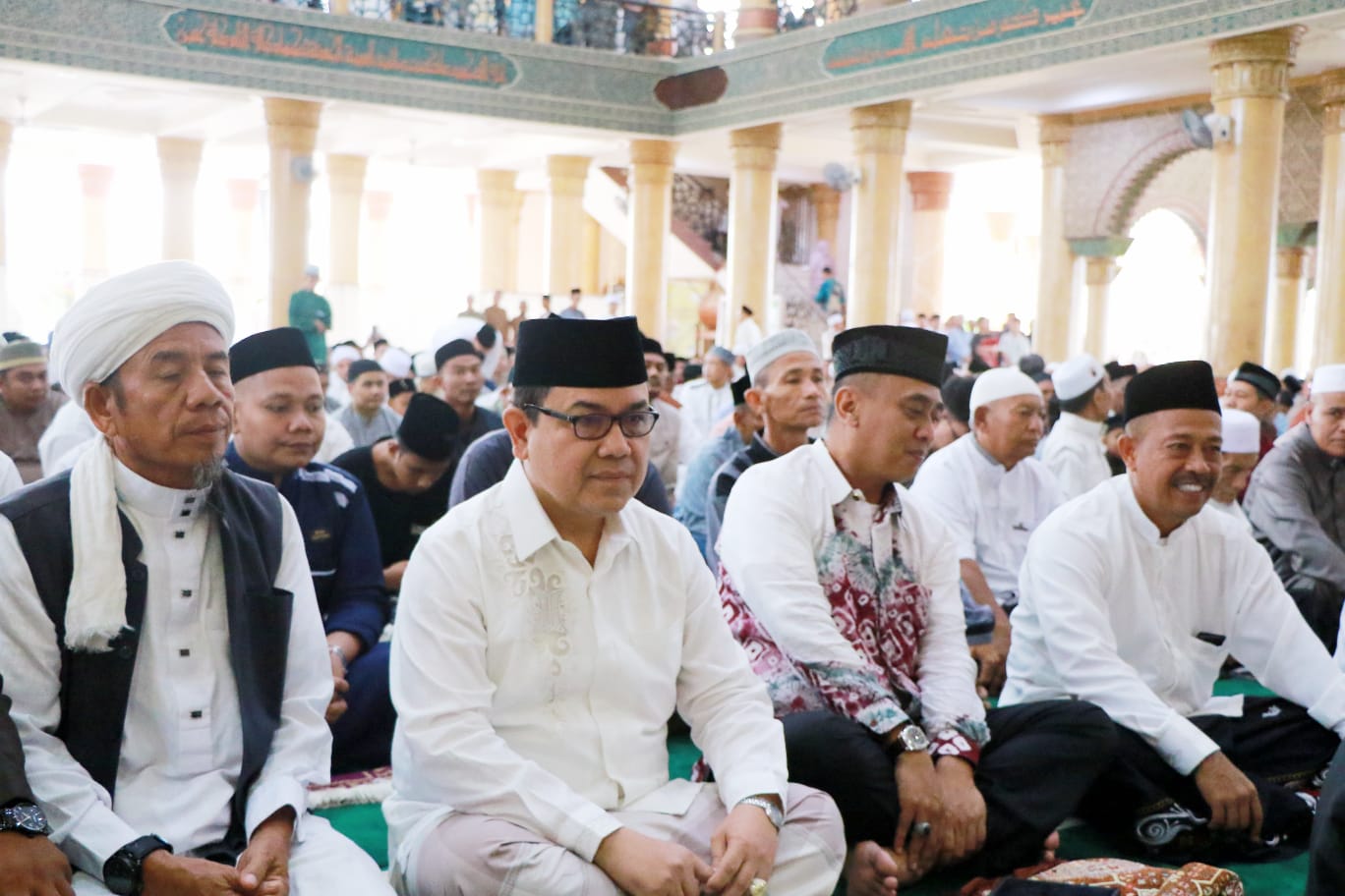 Mahdi Efendi Salat Ied di Masjid Baitul Makmur Meulaboh