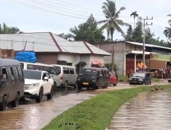 Banjir Sebabkan Jalan Lintas Provinsi di Nagan Raya Lumpuh