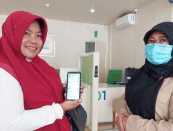 Peringati Hari Buruh 2023, BPJamsostek Lhokseumawe Bagikan Souvenir ke Peserta