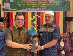 Pj Bupati Aceh Barat Serahkan 11 Ribu Bibit Pohon