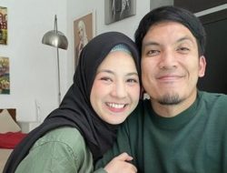 Desta Diisukan Cabut Gugatan Cerai