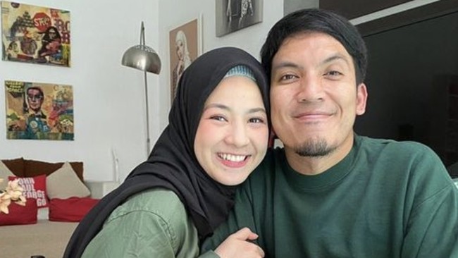 Desta Diisukan Cabut Gugatan Cerai Desta Diisukan Cabut Gugatan Cerai