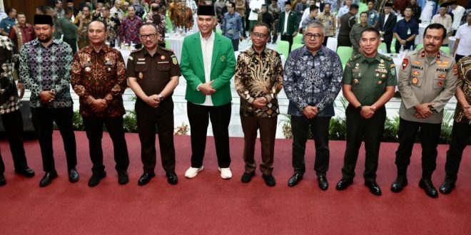 Sekda Aceh Dampingi Mahfud MD Temui Tokoh Masyarakat Pase